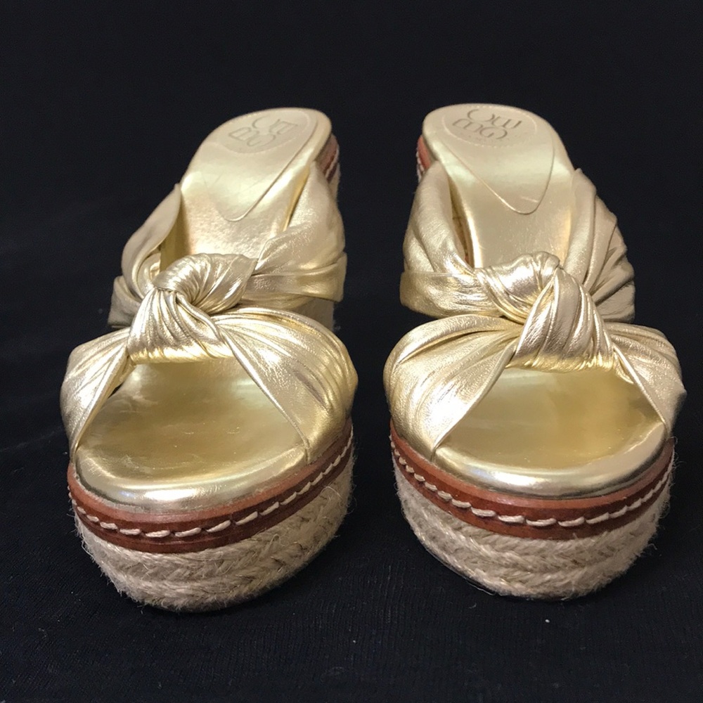 Bcbgenerations Metallic Gold Platform Wedges Size6 - image 3